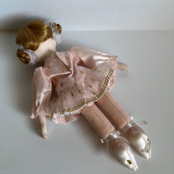 The San Francisco Music Box Ballerina Porcelain Doll Musical‎ Wind Up 12 Inch - Picture 14 of 16